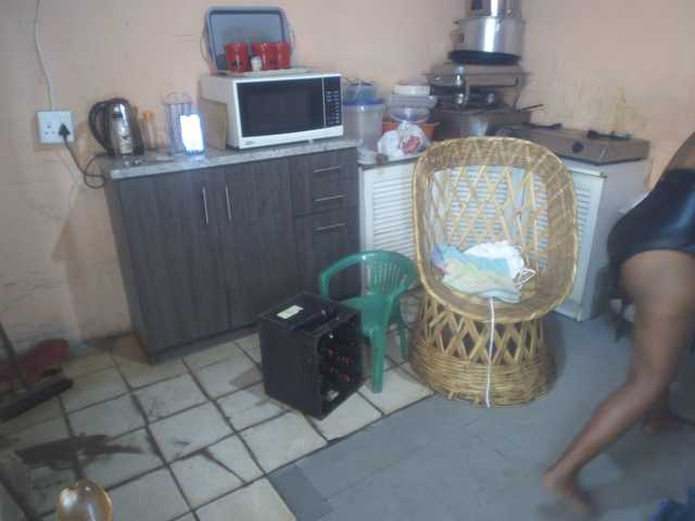 CurvyPear from BongaCams