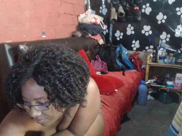 Curvypear webcam