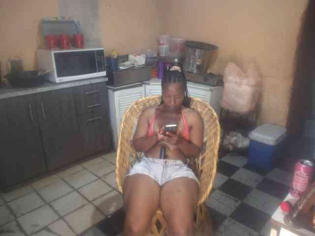 Curvypear webcam