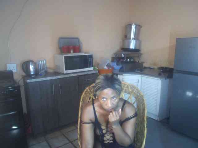 Curvypear webcam