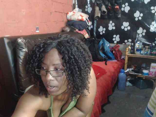 Curvypear webcam