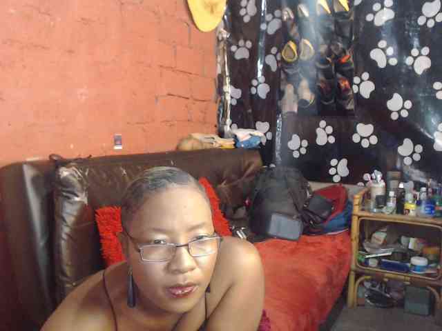 Curvypear webcam