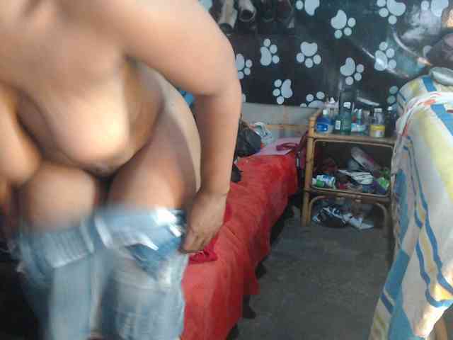 Curvypear webcam