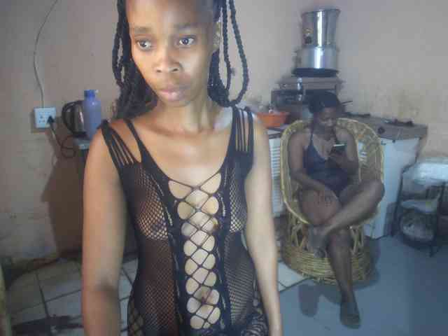 Curvypear Live Webcam on BongaCams