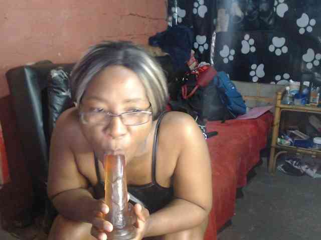 Curvypear webcam