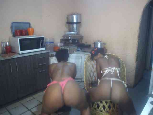 Curvypear Live Webcam on BongaCams