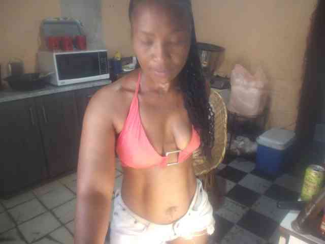 Curvypear webcam