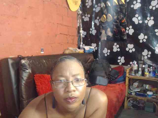 Curvypear webcam