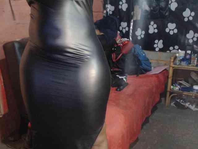 Curvypear webcam