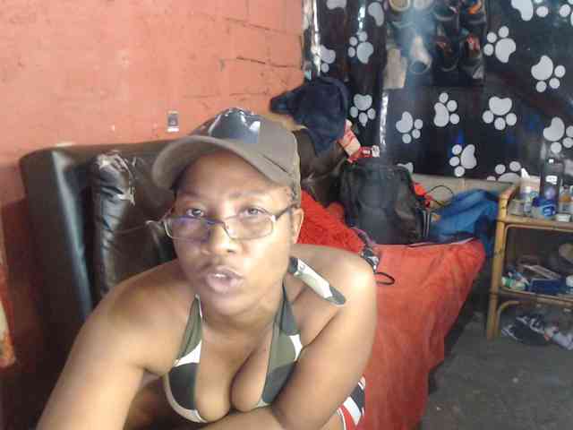 Curvypear webcam