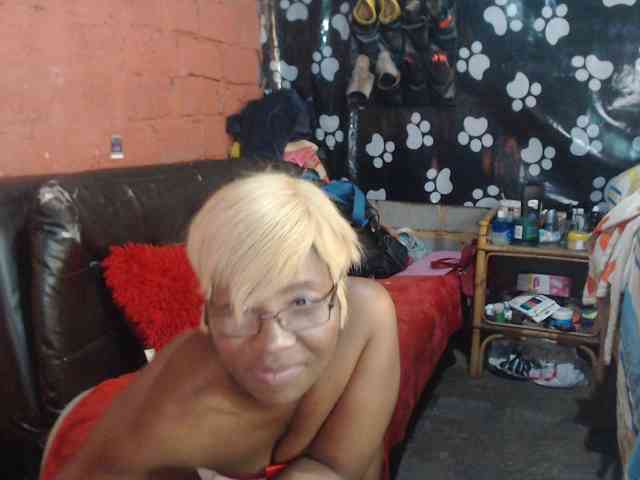 Curvypear webcam