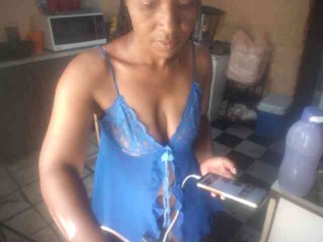 Curvypear webcam