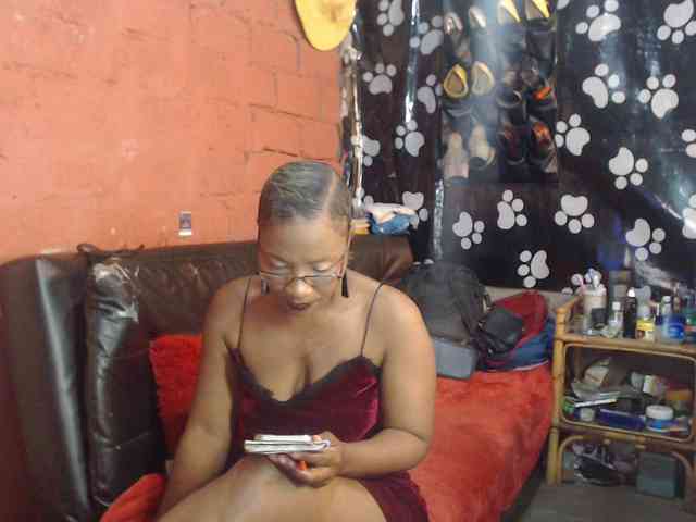 Curvypear webcam