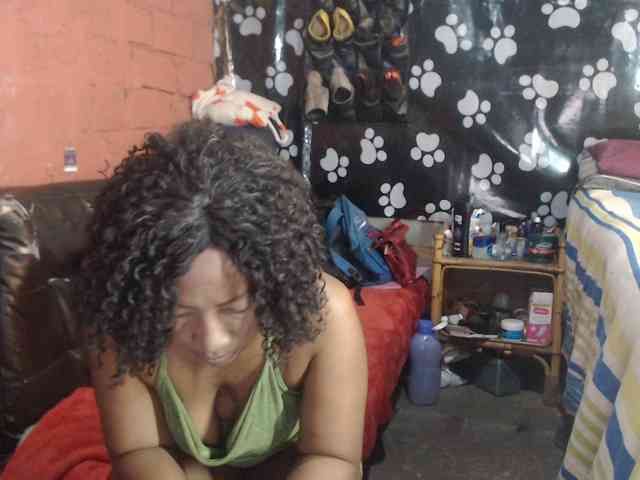 Curvypear webcam