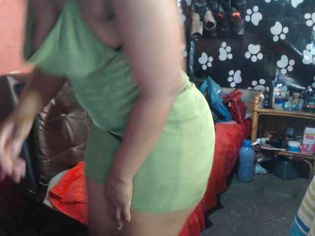 Curvypear webcam