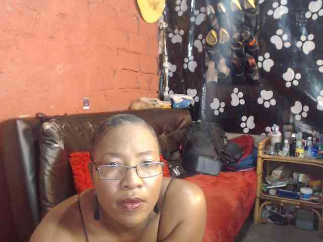 Curvypear webcam