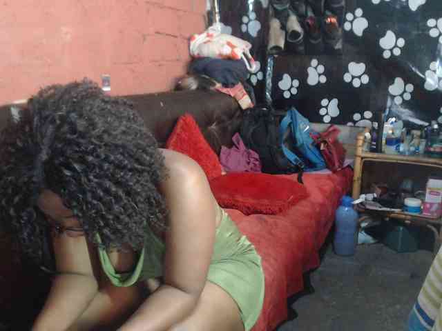 Curvypear webcam