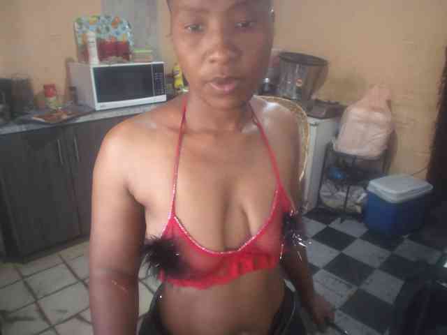 Curvypear Live Webcam on BongaCams