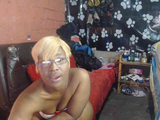 Curvypear webcam