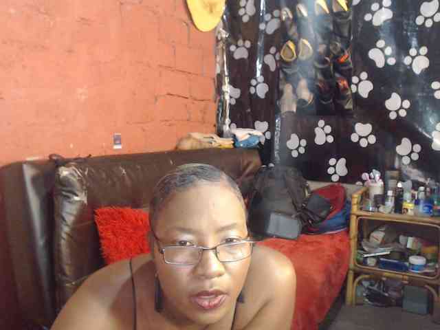 Curvypear webcam