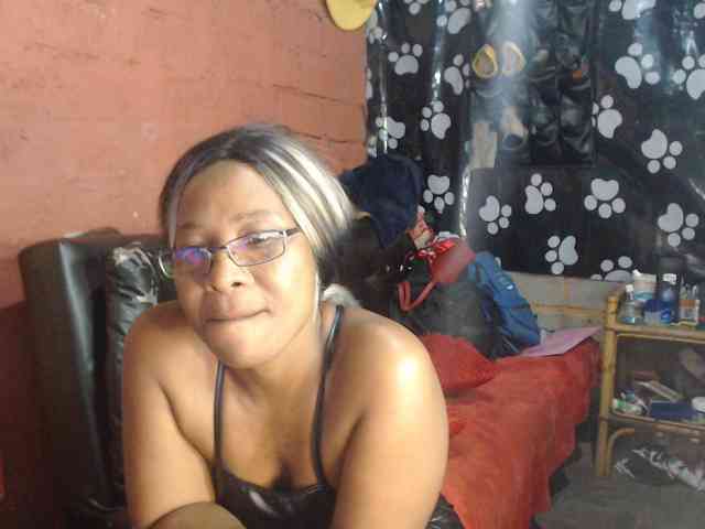 Curvypear webcam