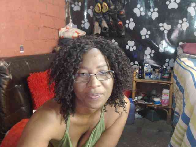 Curvypear webcam
