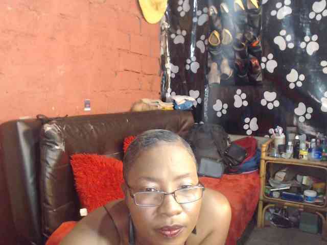 Curvypear webcam