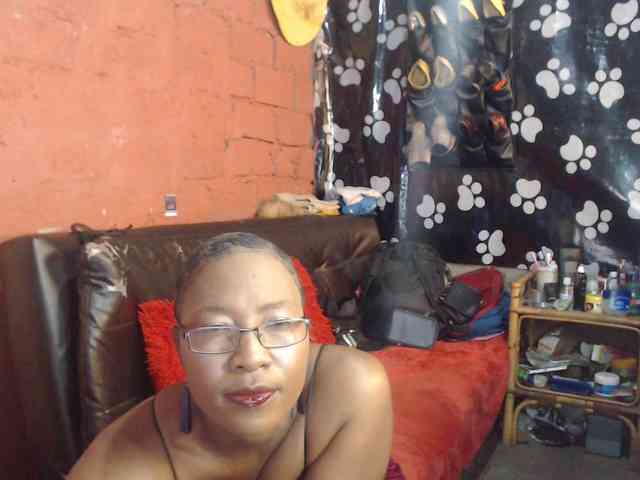 Curvypear webcam
