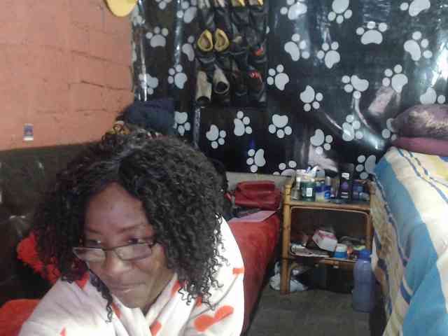 Curvypear webcam