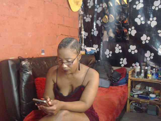 Curvypear webcam