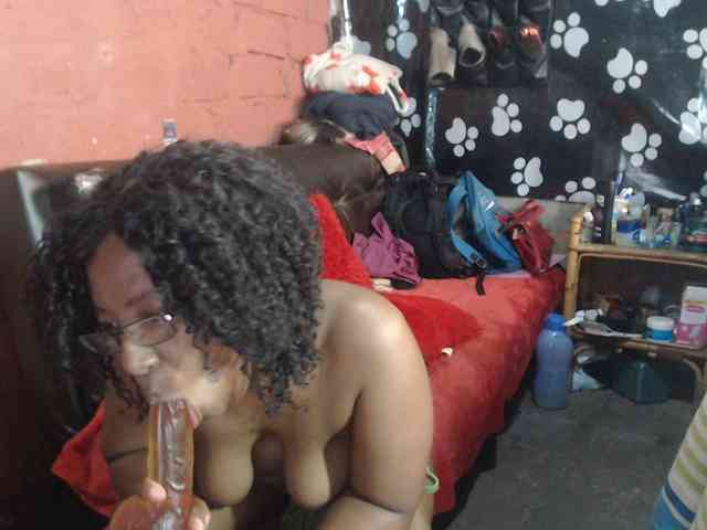 Curvypear webcam