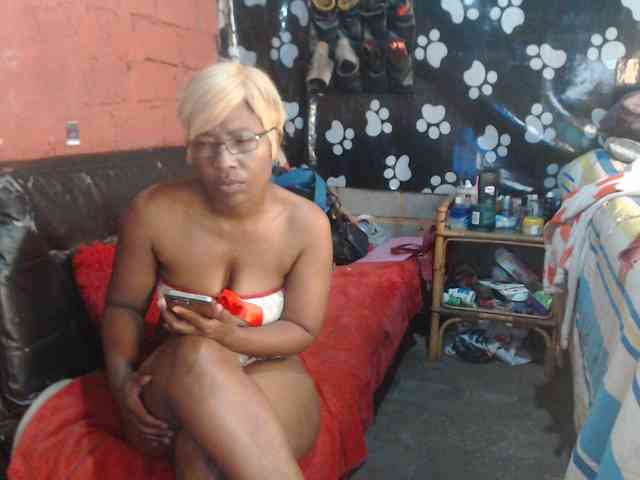 Curvypear webcam