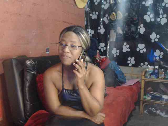 Curvypear webcam