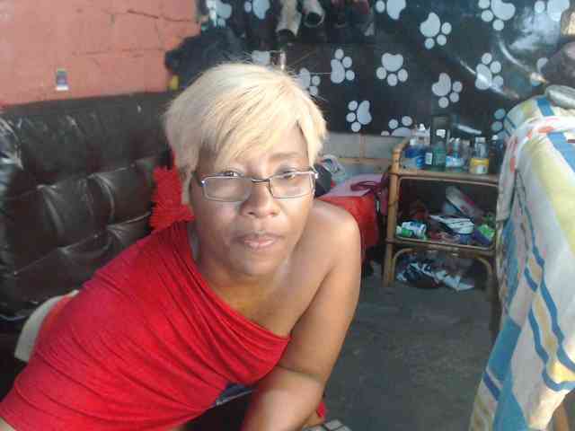 Curvypear webcam