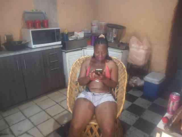 Curvypear webcam