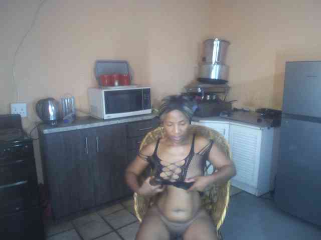 Curvypear webcam