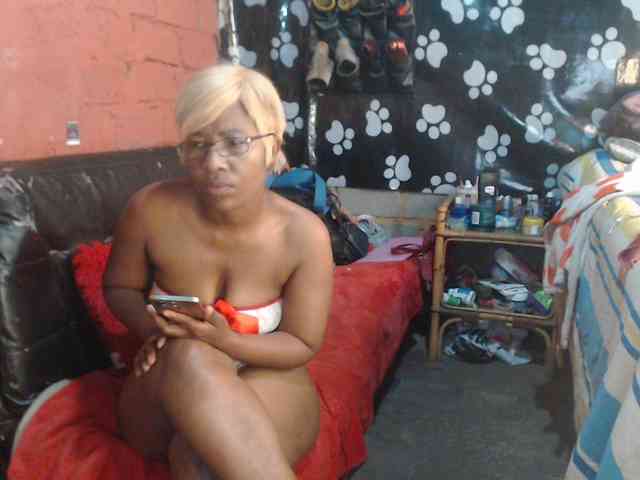 Curvypear webcam