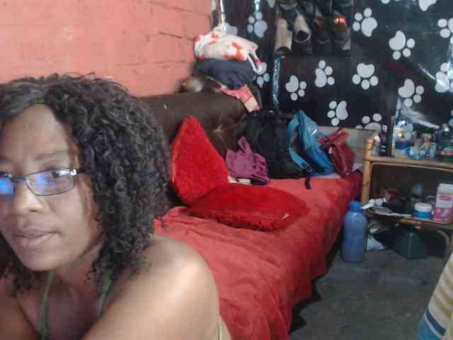 Curvypear webcam