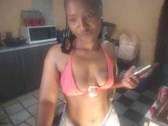 Curvypear webcam