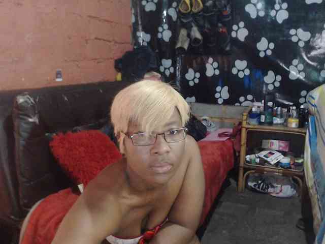 Curvypear webcam