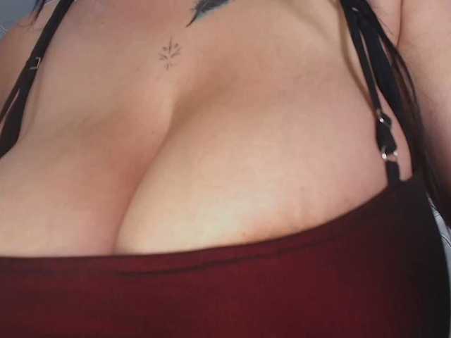 Octaviarouse's BongaCams show and profile