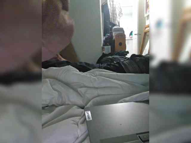 Surfer242r Live Webcam on BongaCams