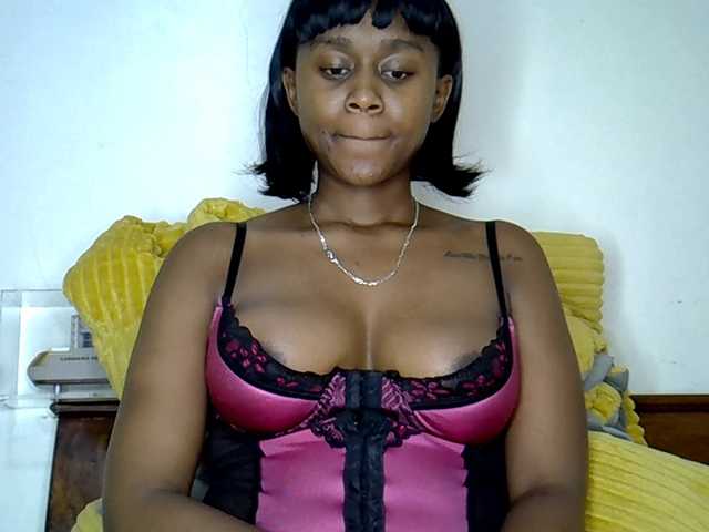 MDIVAH's BongaCams show and profile