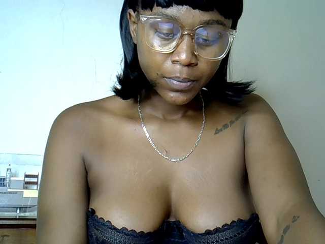 MDIVAH's BongaCams show and profile