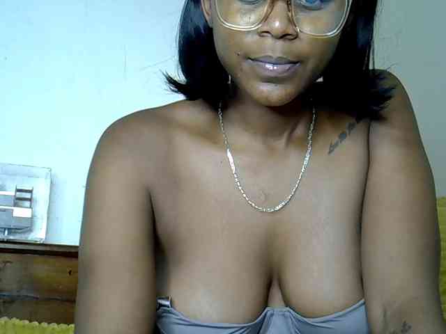 LAYLAAH webcam