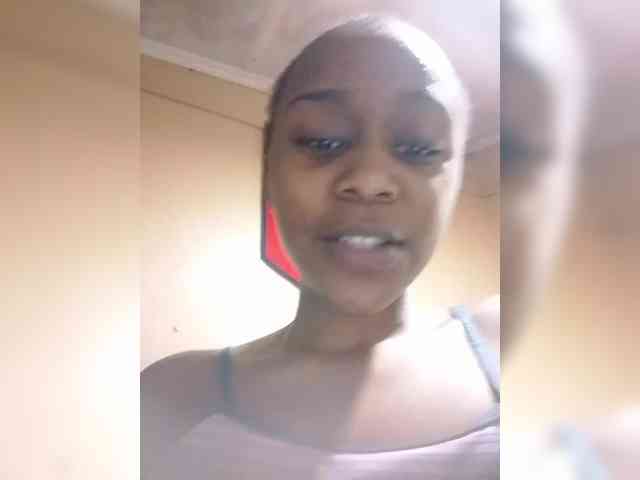LAYLAAH webcam