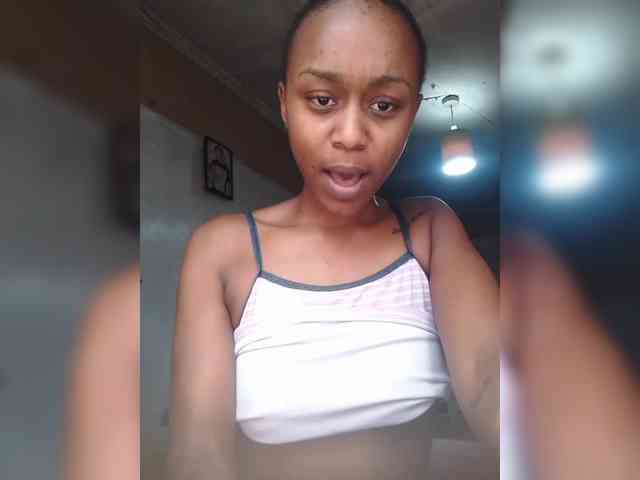 LAYLAAH webcam