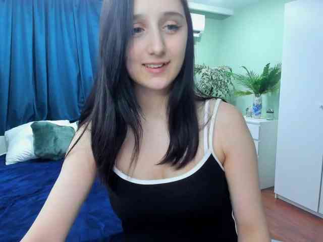 JulietMonli webcam