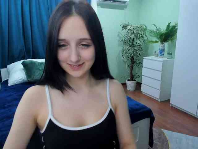 JulietMonli webcam