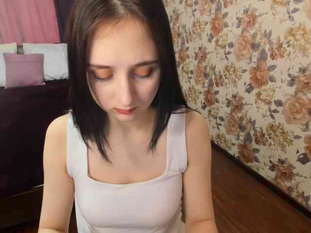JulietMonli webcam